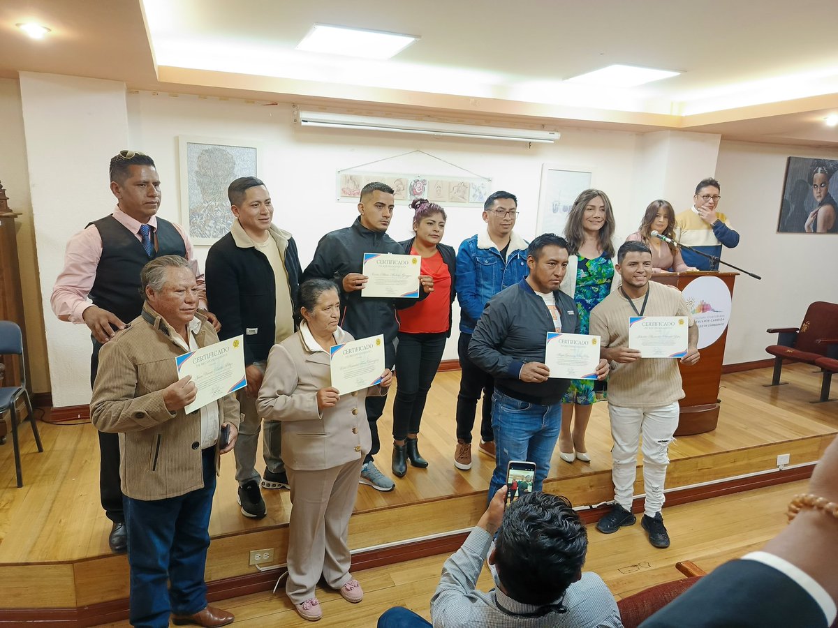 Alejandro_Mullo's tweet photo. #Riobamba/ Rendimos homenaje a quienes, con trabajo honesto y perseverancia, impulsan el desarrollo de nuestra ciudad y el bienestar de sus familias. Su esfuerzo merece respeto y reconocimiento. 🤝👏
@AsambleaEcuador @MashiRafael @GabrielaEsPais https://t.co/cBj57e6HOC
