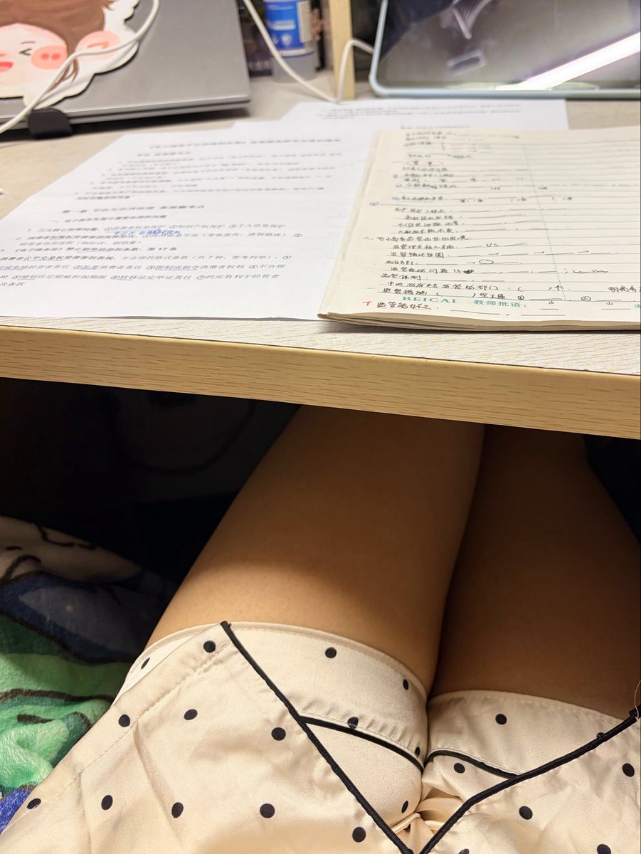mashuyeye's tweet photo. 腿好粗好想哭，我每次刷到说自己腿粗然后po双筷子出来的帖子我都气死了！！ https://t.co/3SaDa8zVMr