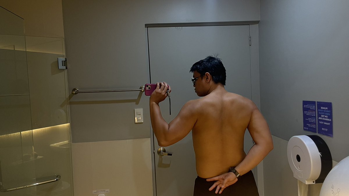 yyooduh's tweet photo. paano ba yang back photos na yan https://t.co/UkcFyEjvnK