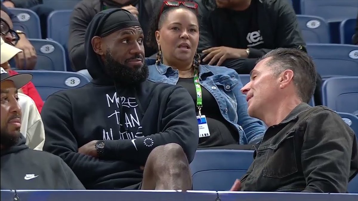 LakersLead's tweet photo. FUCK YOU ROB PELINKA

COULDN'T GET A 41 YEAR-OLD SOME HELP https://t.co/yHd6mazb3T