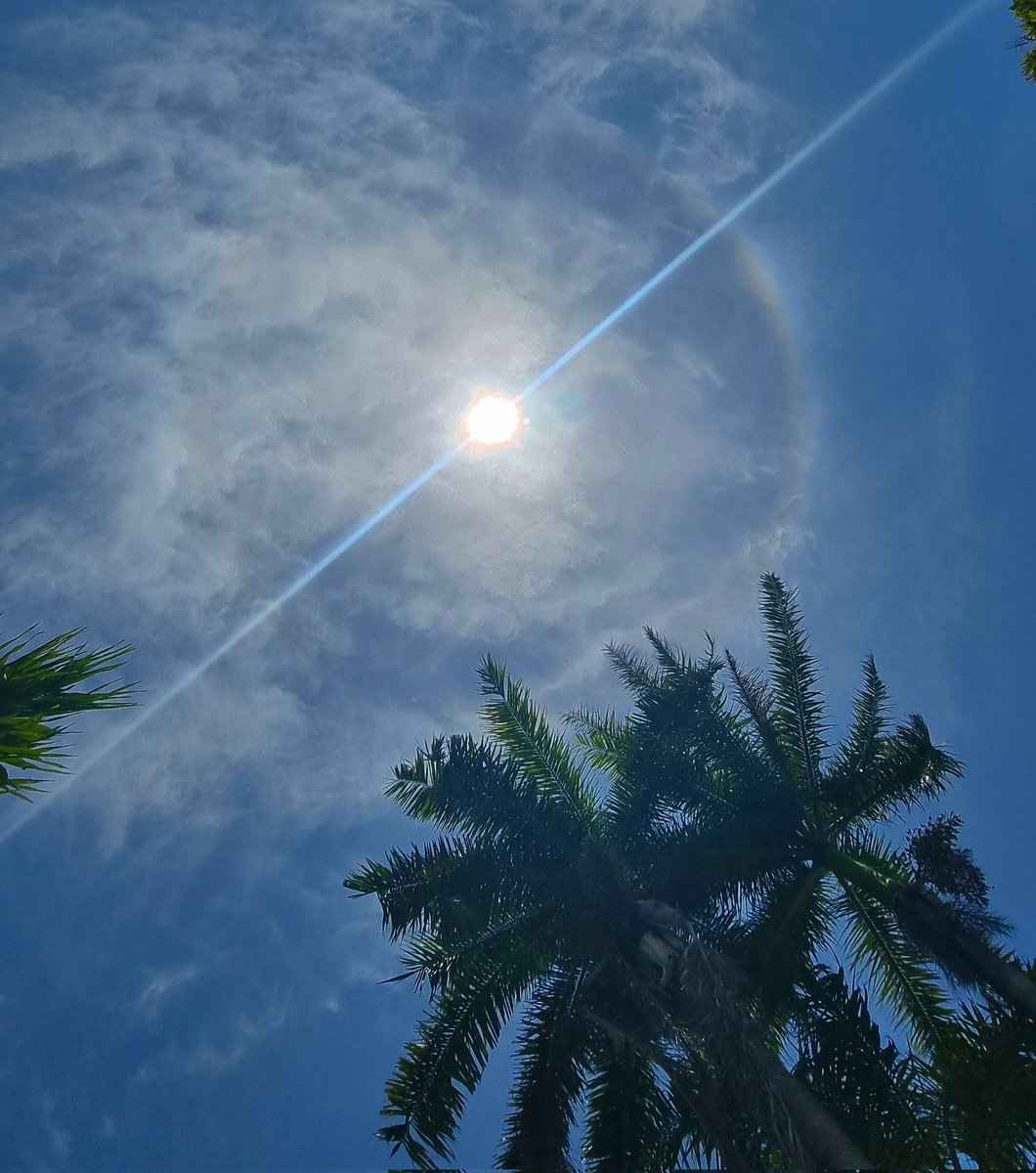 BUSCADOR1373's tweet photo. #mitiempoideam #FelizMartes 30/06/2026 11:20 h. Halo solar aplastado visto desde el norte de la ciudad @IDEAMColombia
@EdPiotrowski @wilcheschaux @GracianaXXI @rodrimartut @_iclima @TxStormChasers @Meteovargas @AerocivilCol @AerBarranquilla @HaloSolarMx @Climawcosta https://t.co/6J9aj8WieB