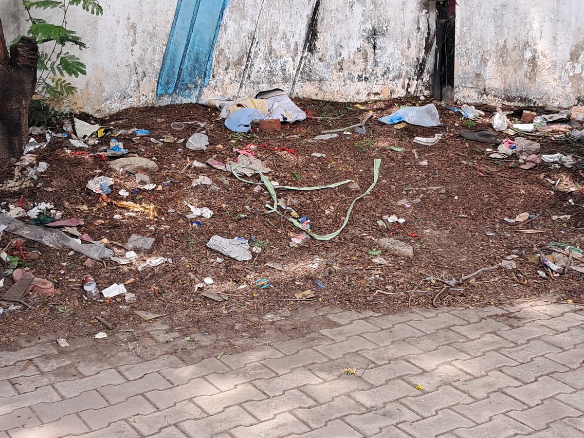krishna_avs's tweet photo. @AshwiniVaishnaw @RailMinIndia @SCRailwayIndia @gmscrailway @drmsecunderabad @drmhyb @RailwaySeva
Nature Cure Hospital Railway Station parking area is filled with trash.
No #fines on culprits littering trash & no #regular sanitation.
Please address this issue immediately 🙏 https://t.co/yhE857RmQq
