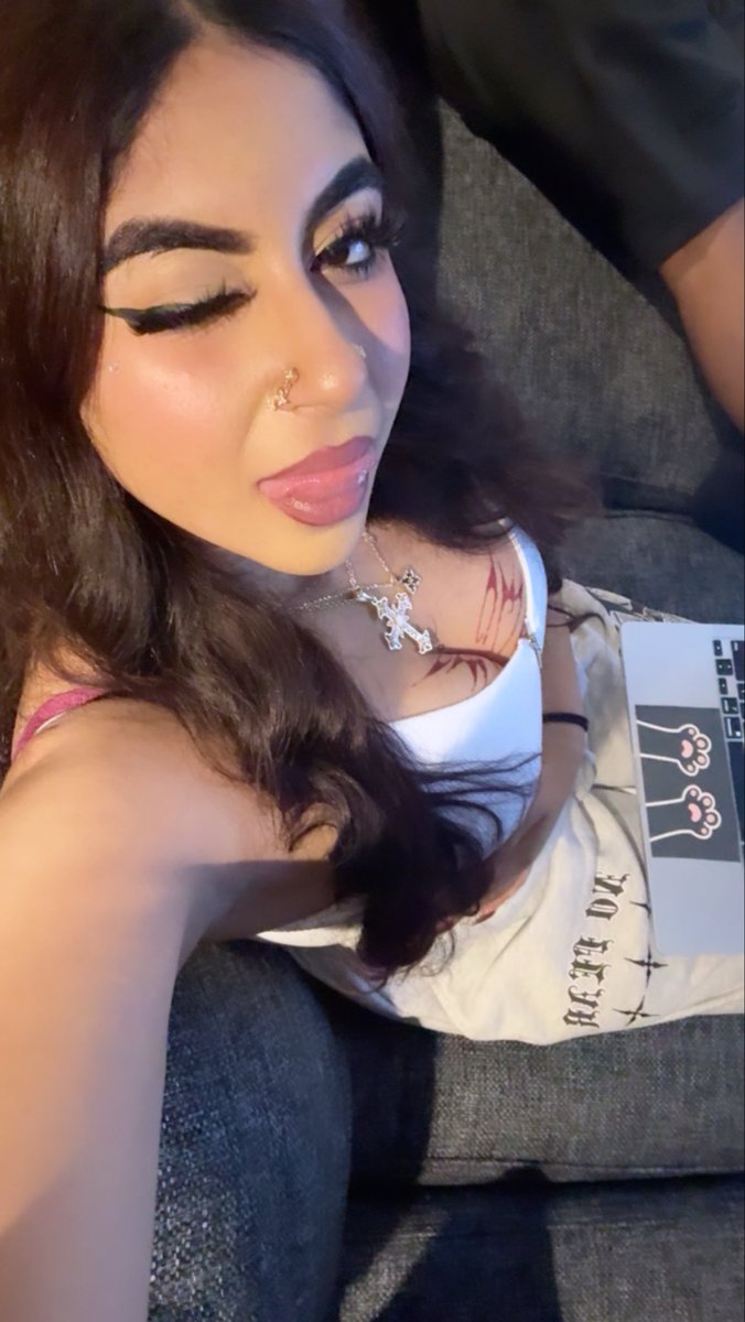 reebs_35's tweet photo. mommy wants someone to come spoil her🥰 who wants to come spoil me????👀💋

#findom #sellingcontent #feetfetısh #feetworship #spicycreator 

https://t.co/QQldkSmhgl https://t.co/EGURBKz5EL