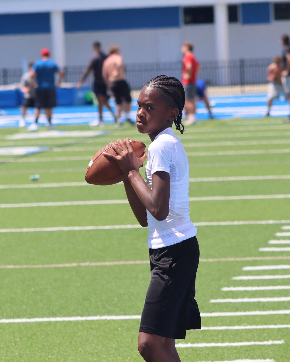 IMGAFootball's tweet photo. The work is real, but so are the memories. 🏈☀️

IMG Academy Football Camp is about more than drills and competition. It's about learning from great coaches, building confidence, making new friends, and enjoying every moment on the field.

That's what summer is all about. https://t.co/IPKHDnCUVD