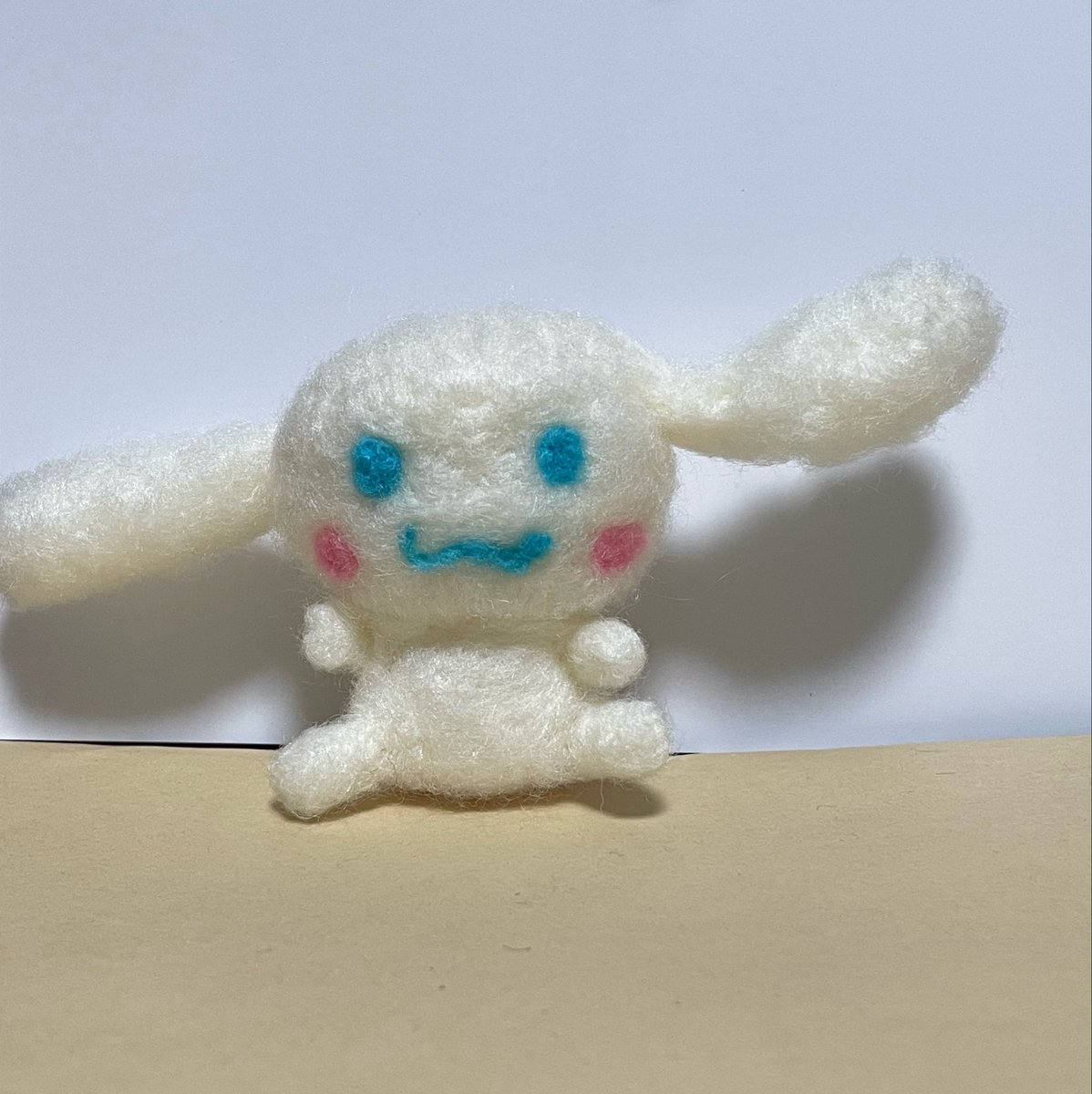 Alice_lapinn's tweet photo. 第5回羊毛フェルト完成品のお披露目です。

←理想                        現実→

パチモロールになっちまったよォォォォォお
可愛いけど！！なんか違うよォォォォォ

 #羊毛フェルト https://t.co/Jv3nOD1vzy