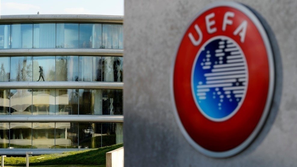 CraigHope_DM's tweet photo. 🚨 BREAKING: Newcastle fined total of £5.2m by UEFA for two breaches of financial rules

💰 One breach for an overspend over three-year period, the other for UEFA's 70% Squad Cost Ratio limit for 2025

⚫️ It adds some context to NUFC's need to trade this summer https://t.co/Mb1w9Akv3y