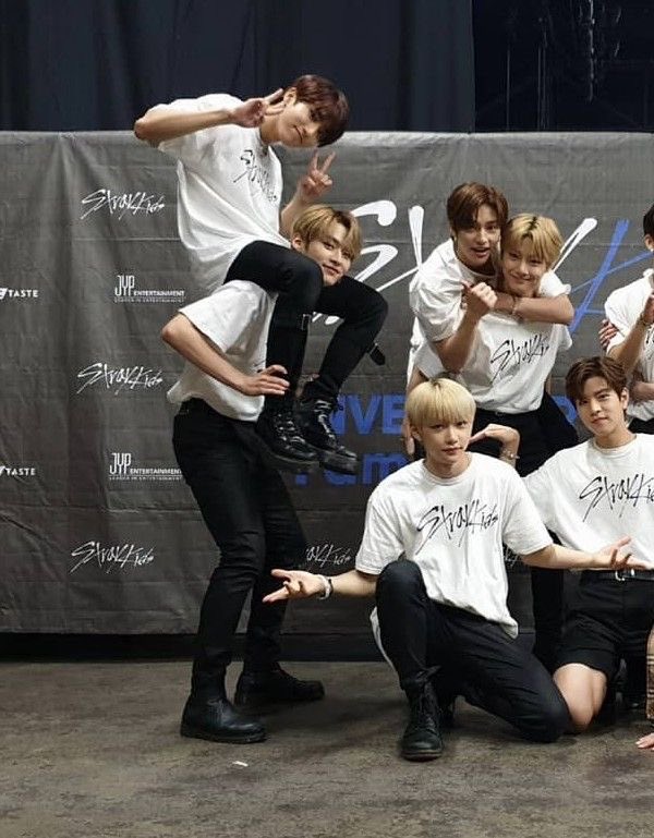 misohyeju's tweet photo. why have i never seen this im crying https://t.co/ARWsEOLd6K