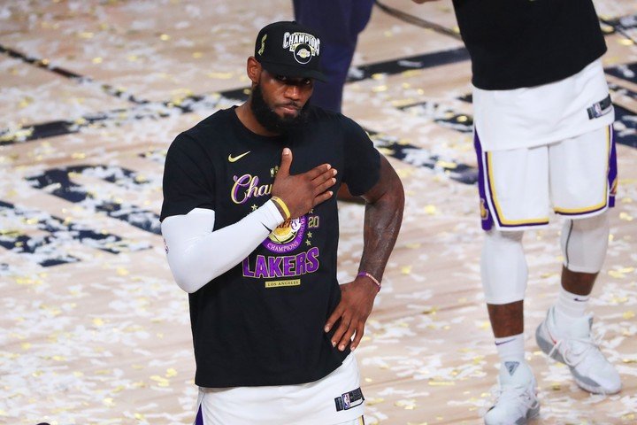 LAKERSENARG17's tweet photo. Llego despues de años pesimos para Lakers, nos llevo a lo mas alto, y siempre cada temporada, cada playoffs cumplio completamente. El resto no, siempre le quedaron a deber. https://t.co/b02CUYn5Xk
