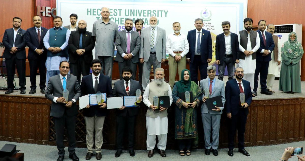 CUIofficial's tweet photo. Proud moment for CUI!  Congratulations to Prof. Dr. Nadia Nawaz (Chairperson, Computer Engineering, CUI Wah) on receiving the prestigious HEC Best University Teacher Award 2025 in the "Engineering, Manufacturing &amp; Construction" category!
#comsats #HEC #Comsatsuniversity https://t.co/YQa7fmqJeX