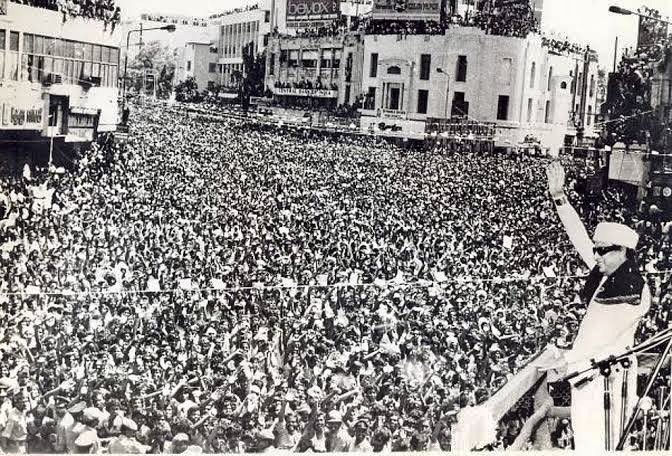 djayakumaroffcl's tweet photo. 1972 ஆம்‌ ஆண்டு‌ அனைத்திந்திய அண்ணா திராவிட முன்னேற்றக் கழகம் எனும் மாபெரும் இயக்கத்தை தொடங்கி பல்வேறு அடக்குமுறைகளையும், அத்துமீறல்களையும்‌ தாண்டி‌ 1977-ல் இதே நாளில் தமிழ்நாட்டின் முதல்வரானார் புரட்சித்தலைவர்.

தனது நடிப்பால் ரசிகர்கள் மட்டுமின்றி தமிழ்நாட்டின் அனைத்து தரப்பினரின் இதயங்களையும் வென்று திரைத்துறையில் உச்சத்தை அடைந்த புரட்சித்தலைவர், அரசியலிலும் மக்களின் மகத்தான ஆதரவுடன்  பெரும்பான்மை பெற்று ஆட்சி அமைத்து இன்றும்! என்றும்! மக்களின் மனதில் நிலைத்திருக்கும் மாபெரும் தலைவர்!!

"இவர் தான் அடுத்த எம்ஜிஆர்" என்று பலரையும் சொன்னார்கள். 

சொன்னவர்களும்‌ இல்லை, சொல்லப்பட்டவர்களும் இல்லை. எம்ஜிஆர் இருக்கிறார்! என்றென்றும் இருப்பார்!

"இருந்தாலும், மறைந்தாலும் பேர் சொல்ல வேண்டும் - இவர் போல யாரென்று ஊர் சொல்ல வேண்டும்"
