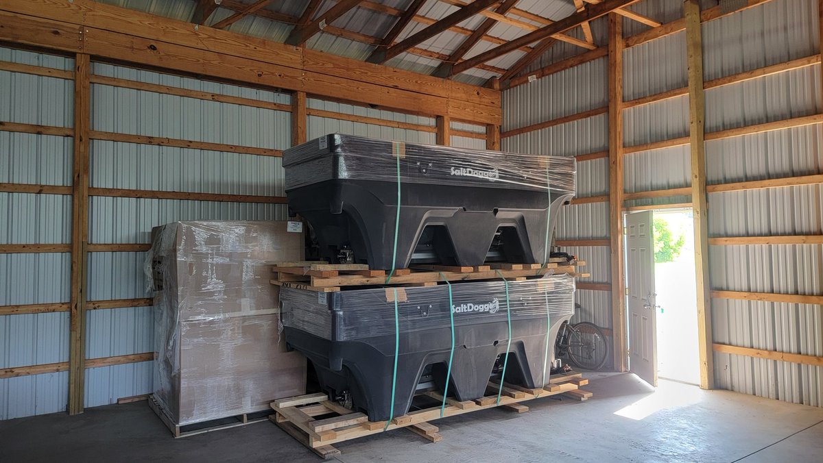 TruckShoppe's tweet photo. One of the hottest days of the year and we get a load of salt spreaders๐โ๏ธโ๏ธโ๏ธ. Preseason order is here anyone in need of new updated winter equipment. We have plenty of buyers M series Hopper spreaders and TGS07 tailgate spreaders......#Buyers ,#saltdogg ,#saltspreader https://t.co/mhSdnC4ODB