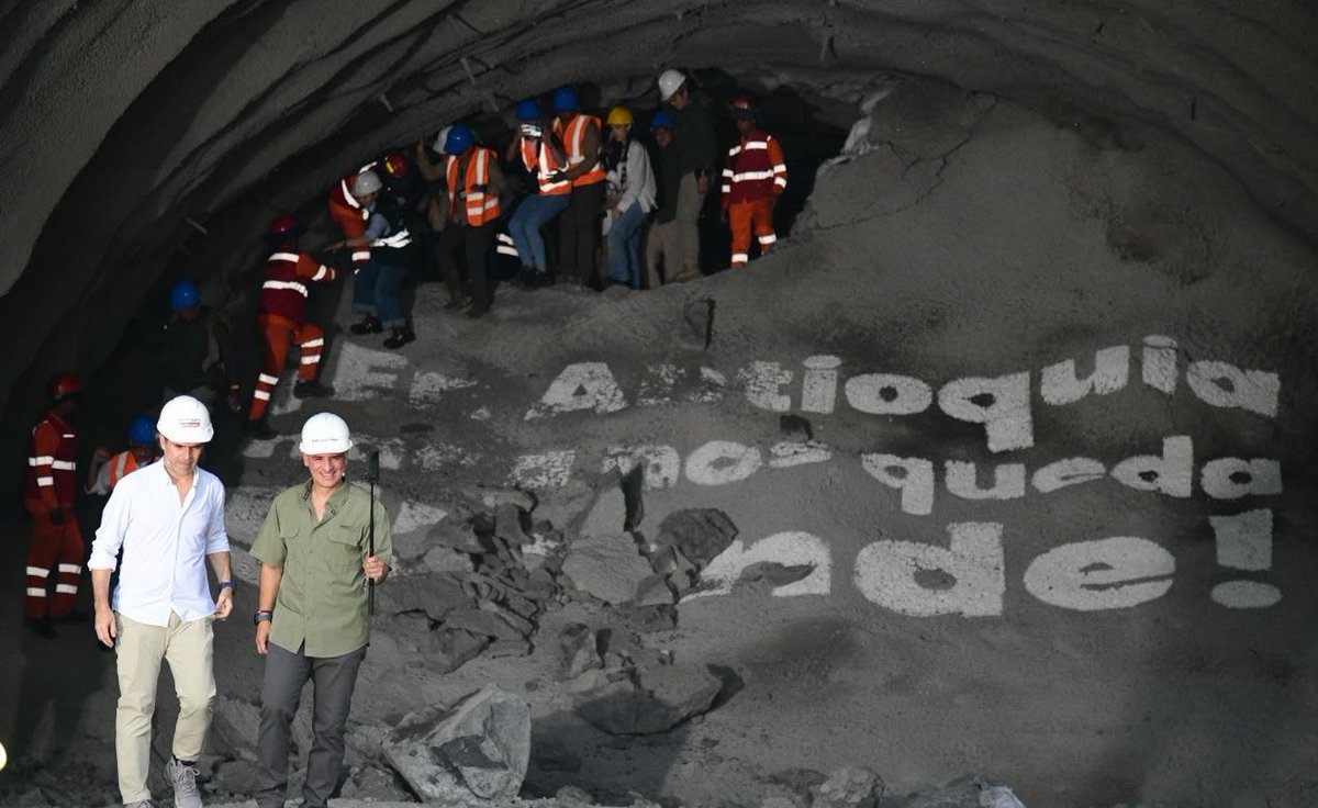AndresJRendonC's tweet photo. Antioqueños, hoy damos un nuevo paso en nuestro camino al Mar de Urabá: con la excavación definitiva del túnel 0 nos acercamos a la culminación de las obras civiles de la vía Gonzalo Mejía Trujillo. 

Con el Alcalde @FicoGutierrez estamos cumpliendo y honrando nuestros compromisos. 

En Antioquia nos gusta más hacer que hablar.
