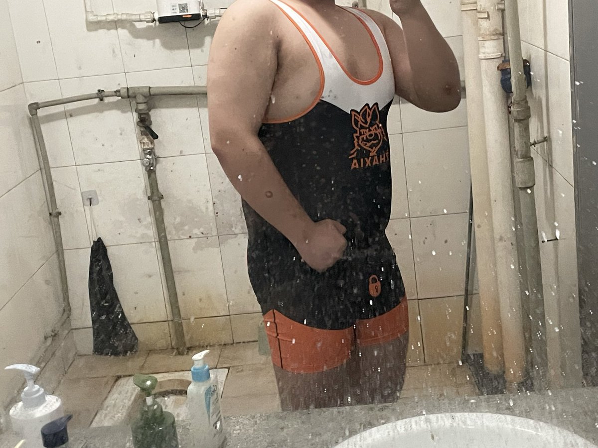 FinalTonal's tweet photo. 试穿一下 过两天给大家看色色版的🥵 https://t.co/zBFPOiow6a