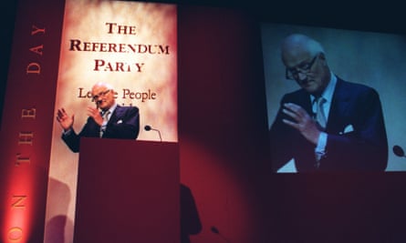 cockneycampaign's tweet photo. @DamianHastie Harborne bought a *Brexit Party* just as James Goldsmith bought one (£20-40m) #chumpchange
Tory Party donations from 2001 fuelled Eurosceptic "b*stards" and groups like BfS, NotoAV, NESNO (Cummings also secretive.)
Bungs to Johnson cover Brexit bases. Knew his sister too.
Merger? https://t.co/8XsvYUmHXG