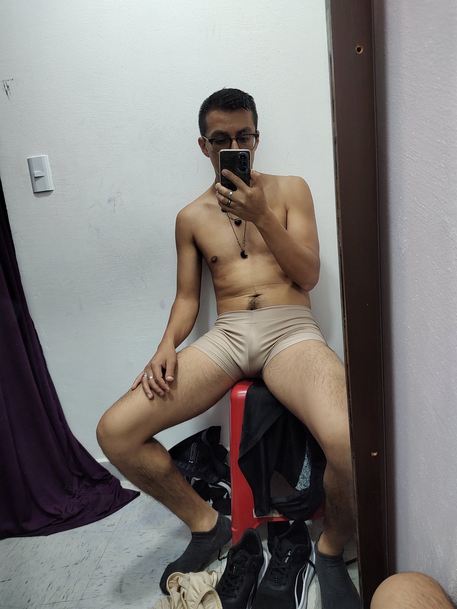 rasecsmc's tweet photo. Los probadores estaban muy lindos 
#nude https://t.co/vEvZikZpxe