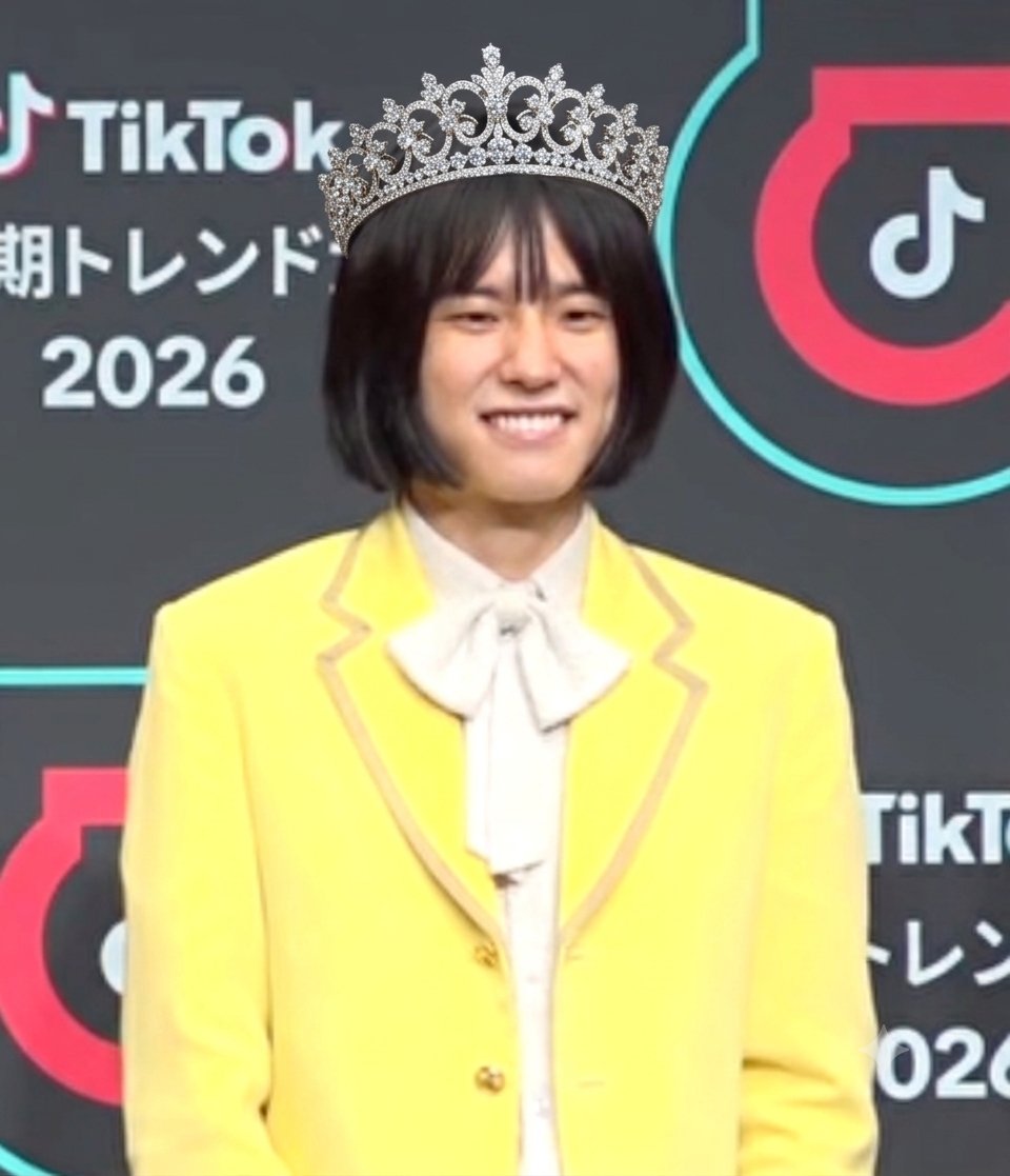passing__dream's tweet photo. @monaki_official おヨネ🐥はん💛TikTok上半期トレンド大賞2026、大賞受賞おめでとう‼️私から王冠をプレゼント🎁しちゃうよん❣️良く似合うねっ😍😍
下半期も期待しちゃうなぁ・・・✨✨けど、無理せずパフォーマンス楽しんでね💛 https://t.co/Z8NXz0UgCG