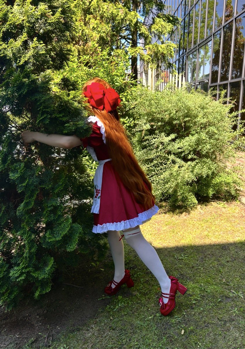 mentalgoldia's tweet photo. i also redid my elise this year ☝️ and i hugged a tree https://t.co/y9J4KMy9W1