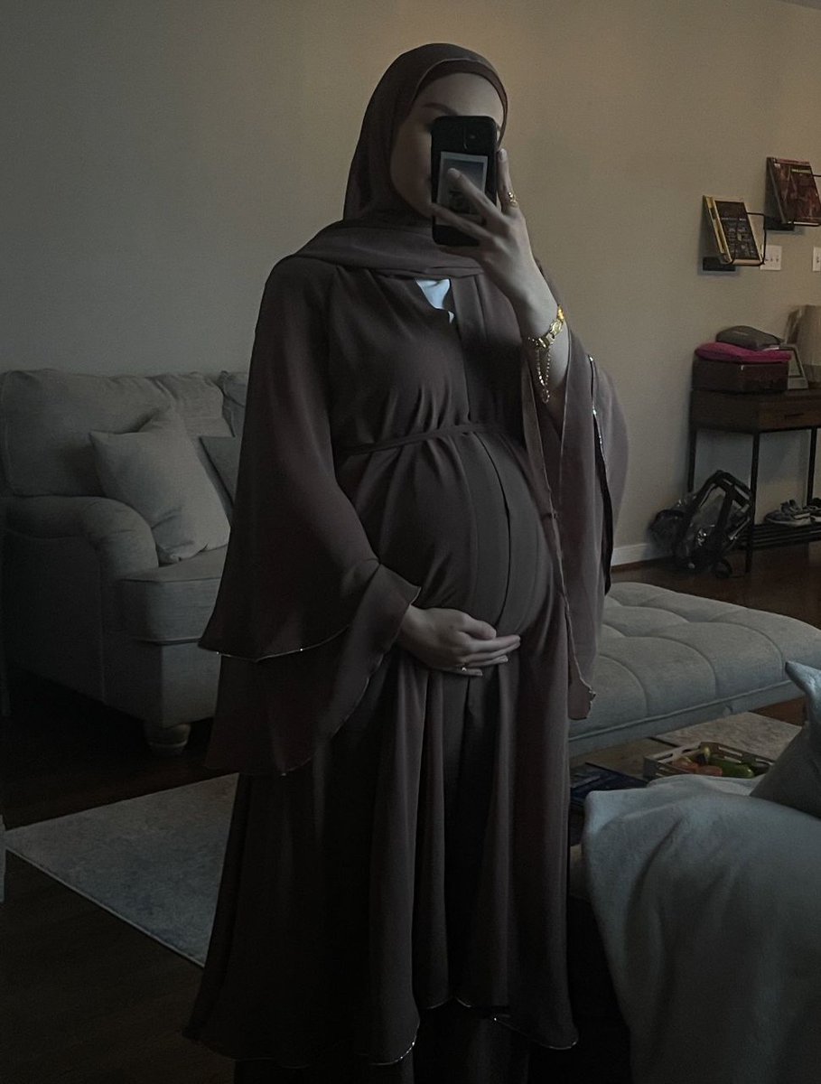 jnottah's tweet photo. Oh look, she's 9 months pregnant,  she has her B-2 visa, that is good for 90 days and she's delighted to be traveling to the US. The baby thanks to the imbecilic SCOTUS ruling today, is a brand new US citizen 😡 https://t.co/iA3dVP5RK9