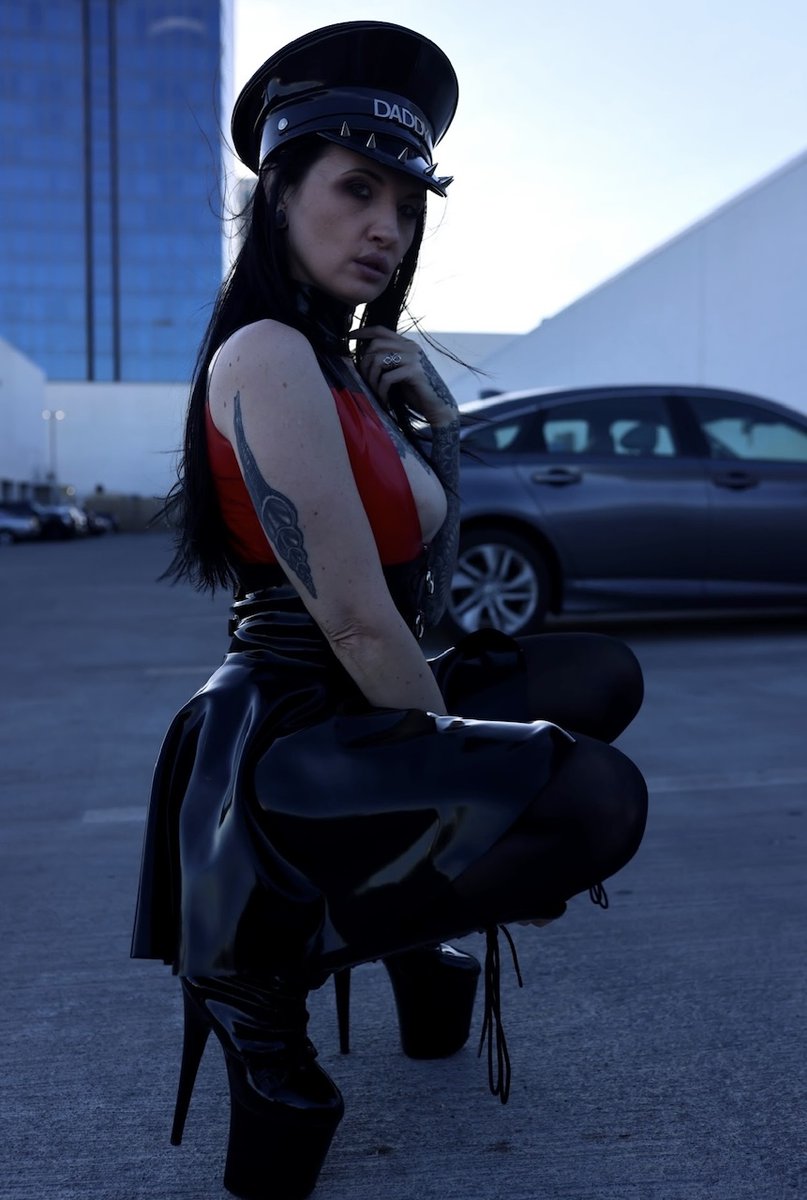 StreamateModels's tweet photo. Daddy Domme Care. Model: @xkristyleex #Streamate #StreamateModel #Fetish #FetishModel #goddess #ThirstyThursday https://t.co/PTHT9LHGpb https://t.co/0cjNPK7cy2