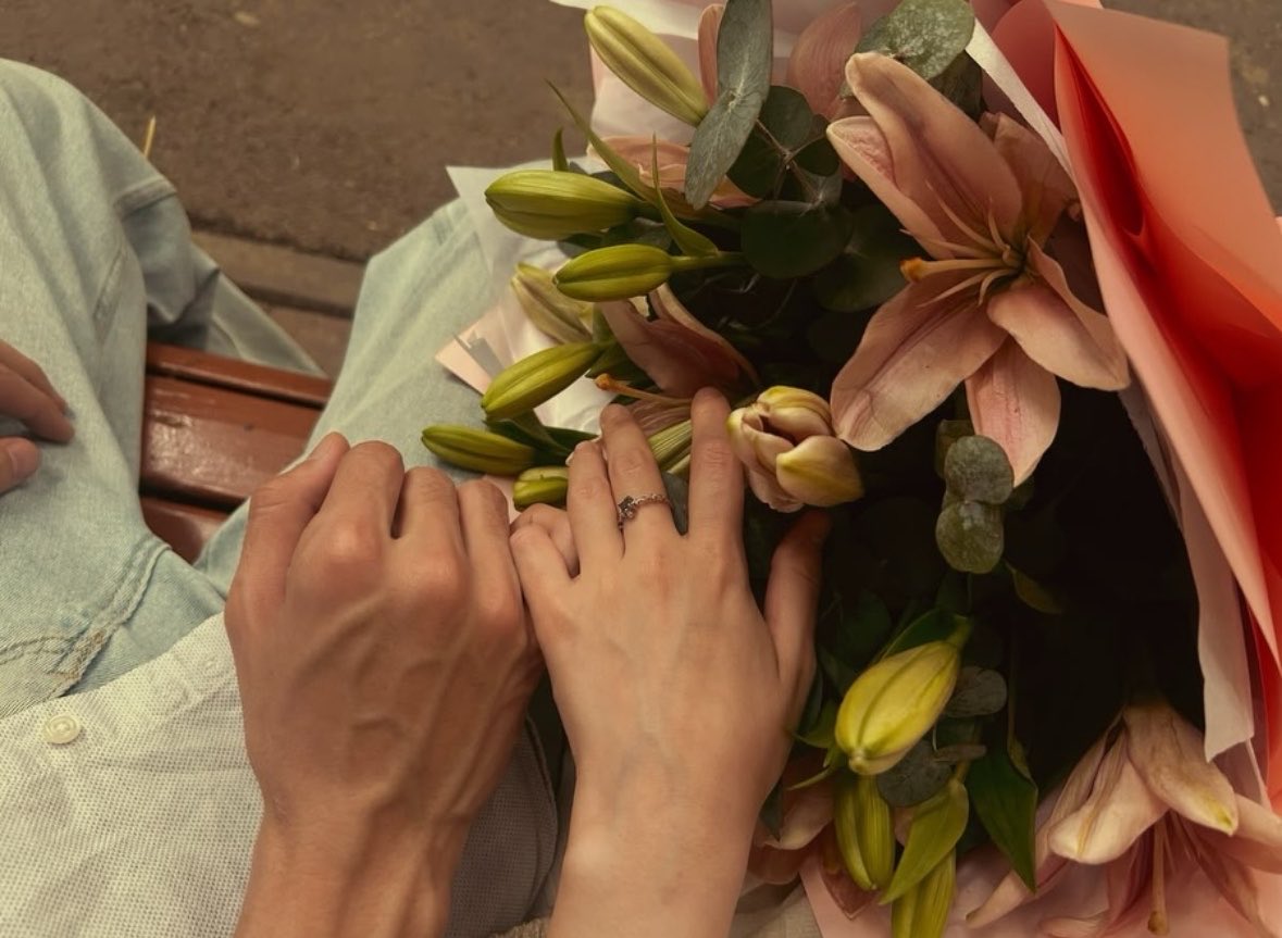 amoursoull's tweet photo. We deserve someone who is head over heels in love with us, who shows it with actions and not just words. https://t.co/9CIiOEfkkw