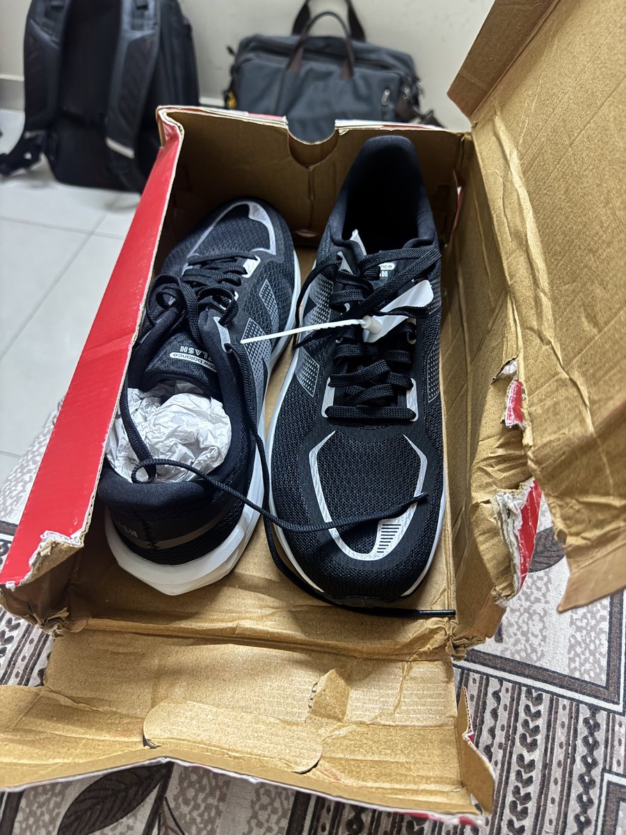MastMusaffir's tweet photo. @MyntraSupport  thanks for fake and used products and on top of that great customer support where no one can reach out 
Where even @newbalance doesn’t know when they made this product
Selling cheap copies on the portal and having audacity of not responding https://t.co/XMq8Qch6oz