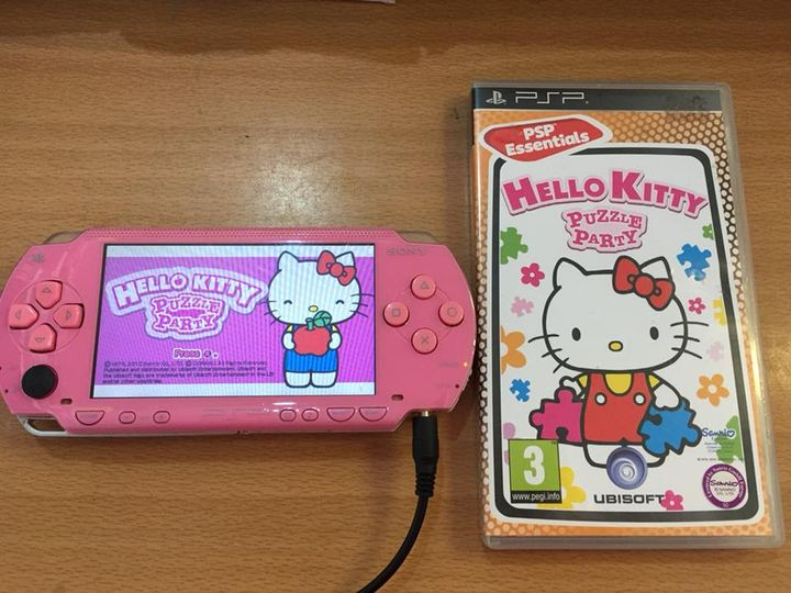 PlayStalgiaX's tweet photo. Pink PSPs https://t.co/nopt3zaYko