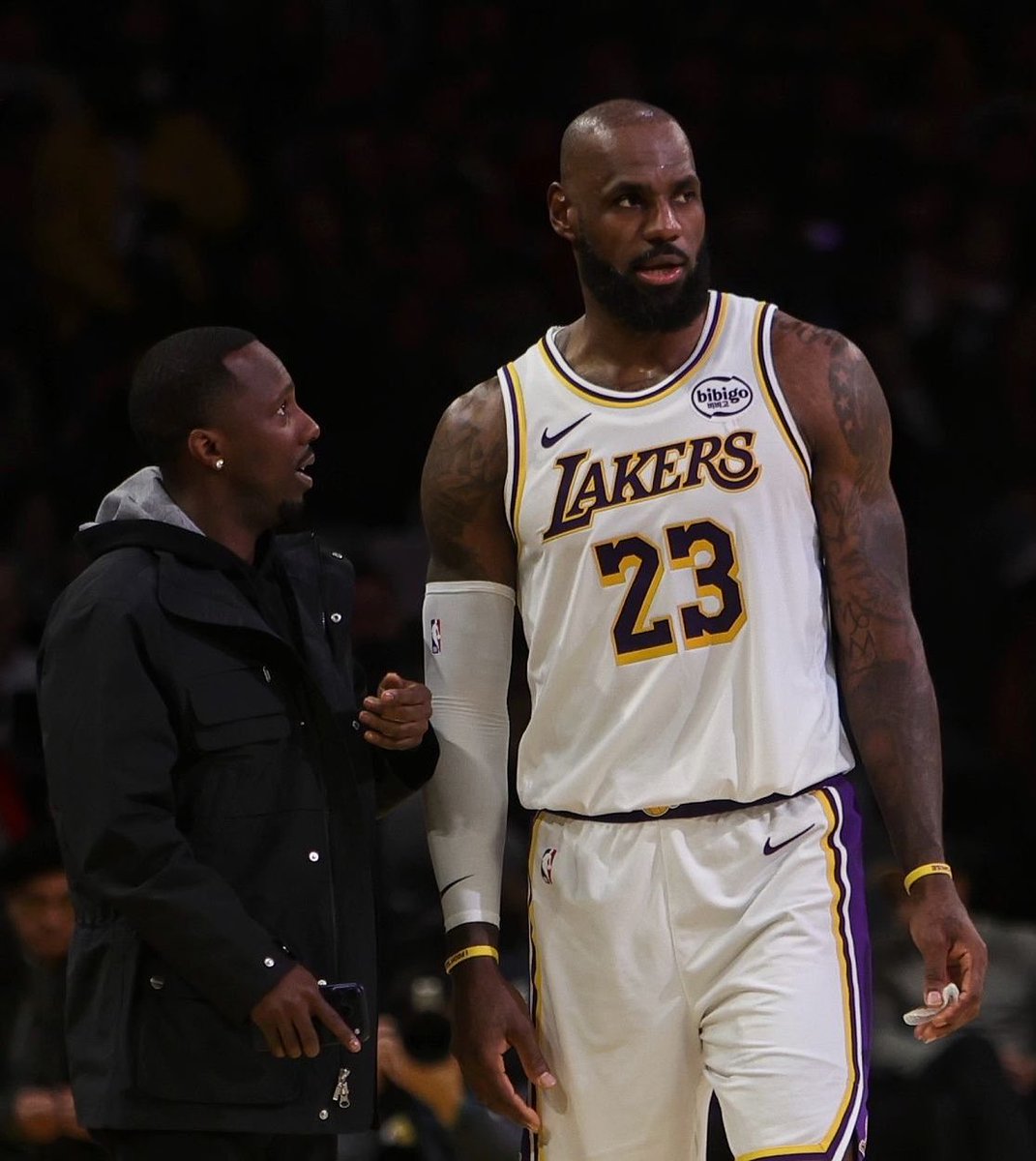 TheDunkCentral's tweet photo. “LeBron knows the Lakers are building for the future, and he also wants to compete for championships,”

- Rich Paul

(Via @TheAthletic ) https://t.co/9IjlSYLumN