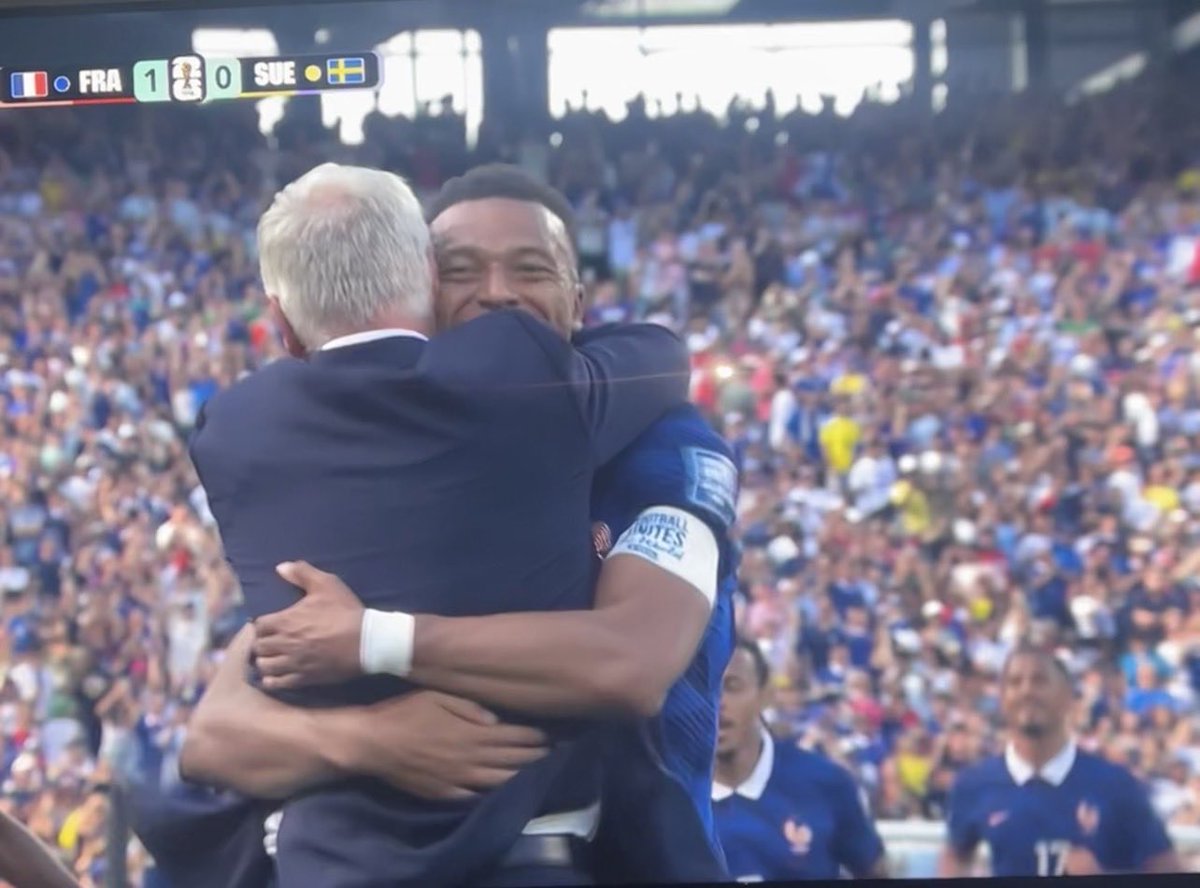 Cassie_B9's tweet photo. Rien de plus beau 😍🥹
#fraswe #CDM2026 #worldcup #kylian #mbappe #didier https://t.co/uQj544p1pK
