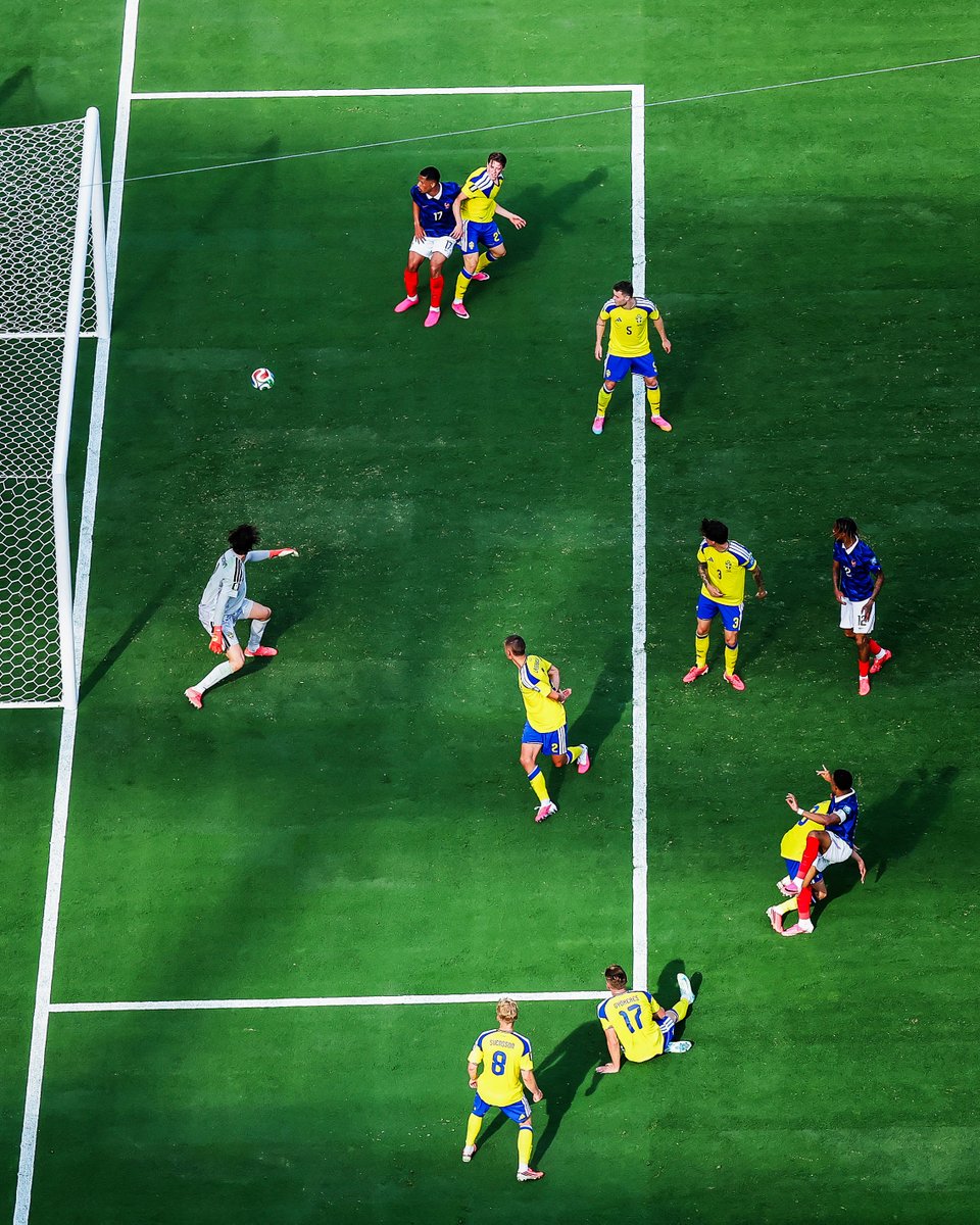brfootball's tweet photo. Kylian Mbappé scores his NINTH goal in the World Cup knockouts. 

The most of any men's player ever 😲🇫🇷 https://t.co/mq0JT61eJz