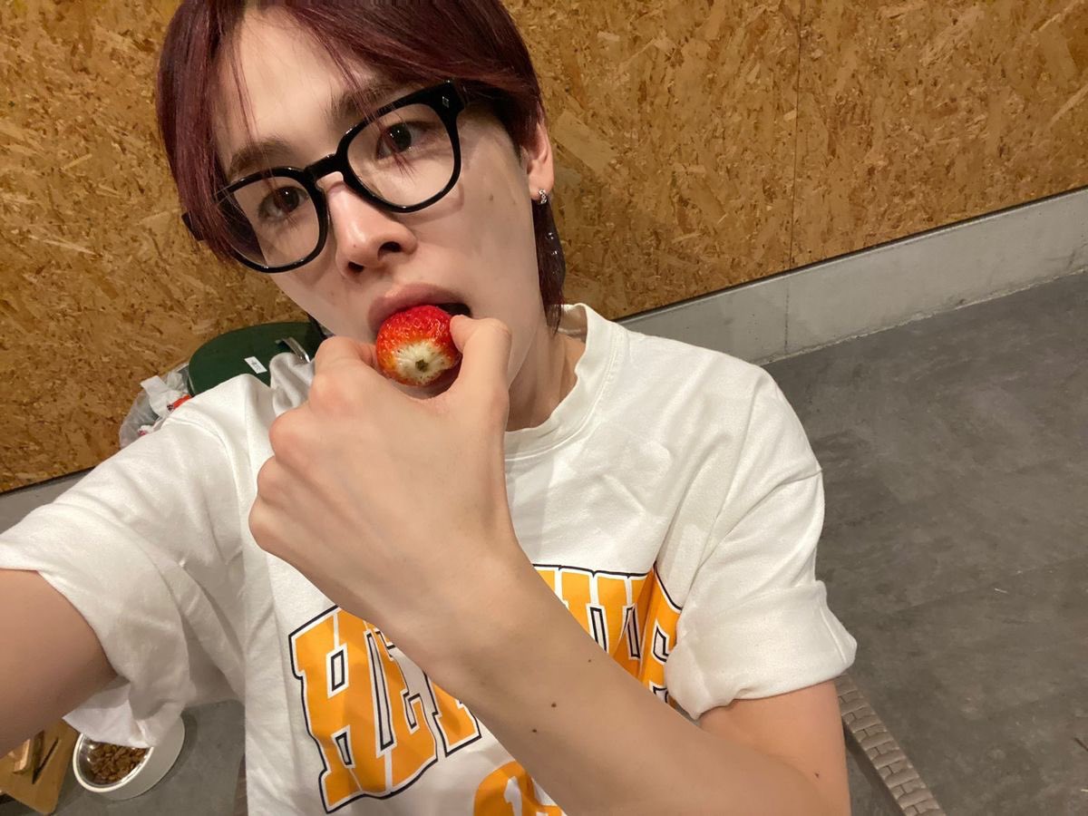 tearyloved's tweet photo. strawberry haruru 🍓 https://t.co/VU5C5LT7Vd