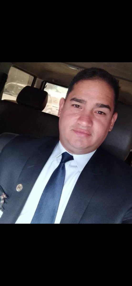 MundarayZair's tweet photo. #Delincuente Saludos Freddy! La credencial corresponde a Jonathan Sánchez Burgos. En la que colocas el número de la cédula se corresponde con una mujer  y varía en un número. https://t.co/M3iCQOfcMp