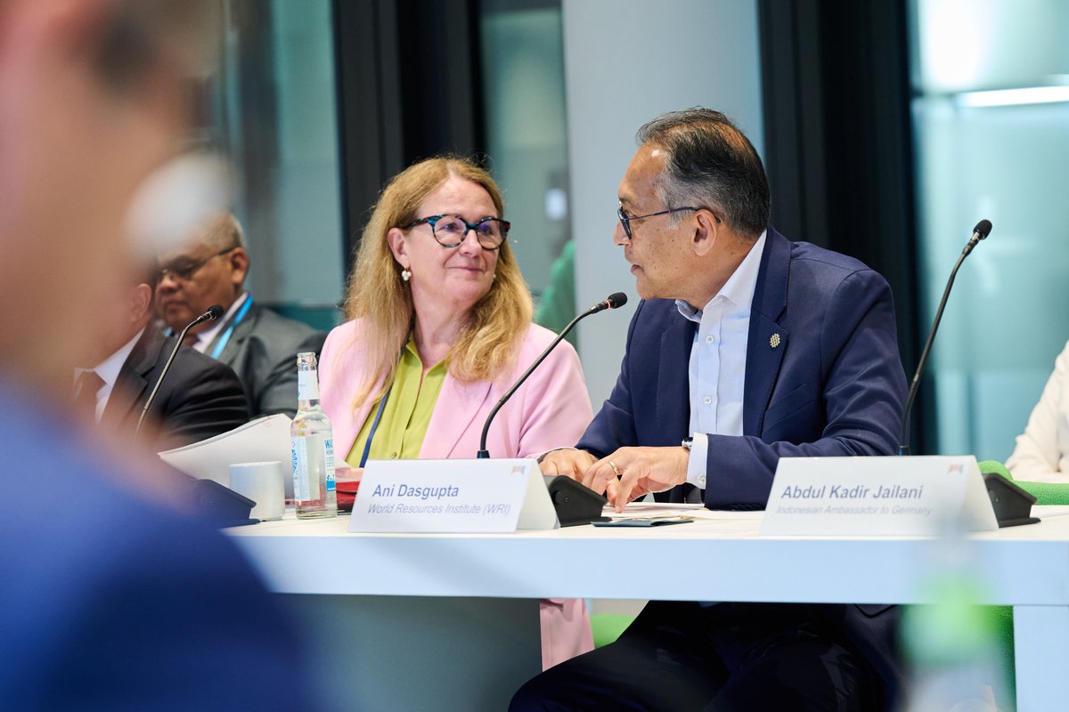 WRIClimate's tweet photo. At #HSC26, leaders came together to discuss how climate action can become the world's biggest job creators. If we put people at the center, the transition to a climate-resilient economy can become a growth story.

📘Learn more in our flagship report: https://t.co/wdQ6pGhVuj https://t.co/3cFxzehnUB