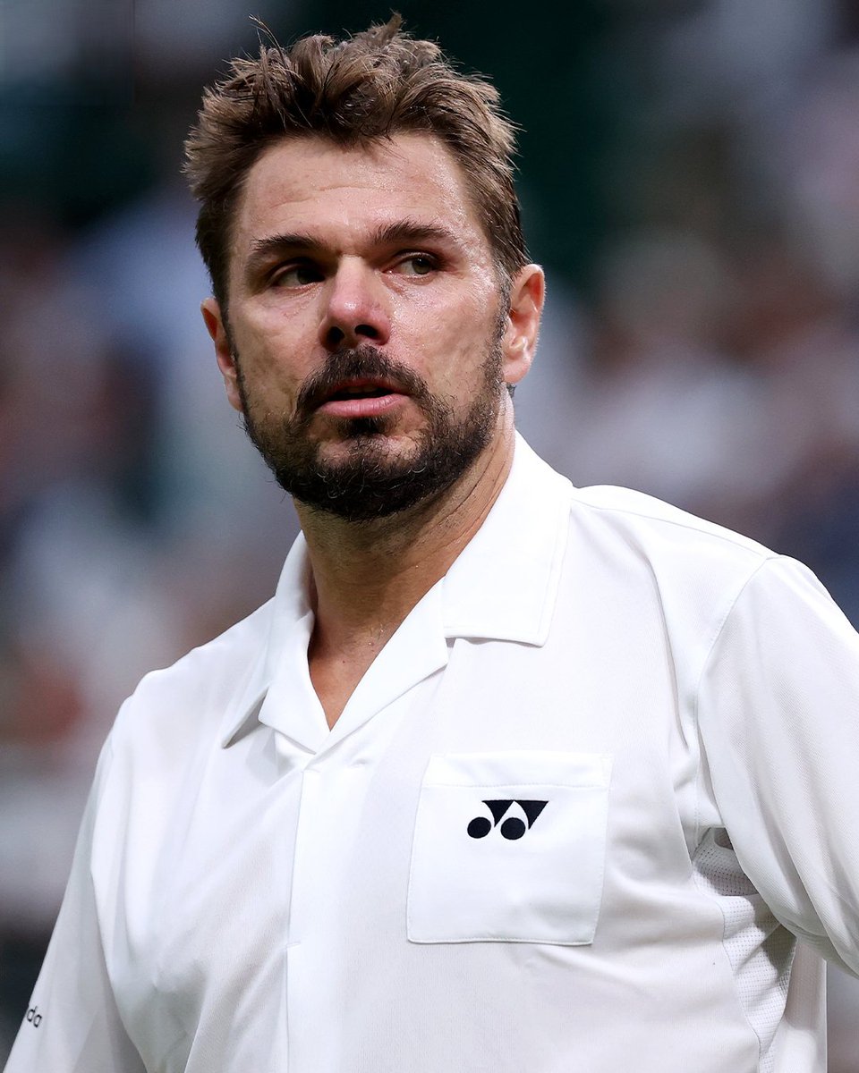 jmgmoron's tweet photo. Me quito el sombrero con este hombre.

Es muy inspirador lo de Stan Wawrinka. A sus 41 años, compitiendo como nadie en los Grand Slams y luchando durante más de cuatro horas para deleitarnos a todos con ese revés tan maravilloso.

La muestra de lo que es la pasión por lo que uno hace en la vida.

Él no quiere retirarse, pero el tiempo a veces tiene decisiones que solo podemos aceptar.

Siempre será recordado con mucho cariño, y ese es uno de los mayores premios que uno puede lograr en un deporte como el tenis. Incluso más grande que esos tres Grand Slams que tiene.