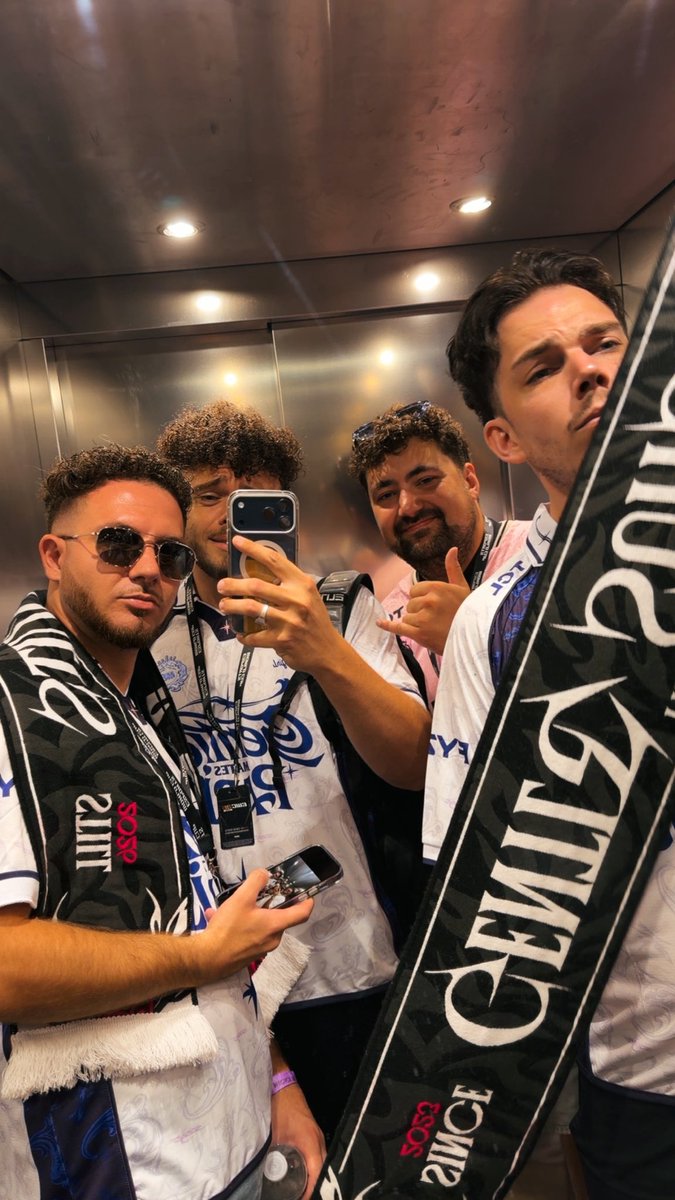 ExtremeeA1's tweet photo. merci @ParisM8 @gentlemates @gentlesuits @Gotaga @BrokyBrawks @MysTK_ @Zeeked @rsknxzu @LowAn 
Meilleur événement esport all time, c’était de la folie. 
COD IS LIFE #M8WIN https://t.co/8LtBJa9hF3