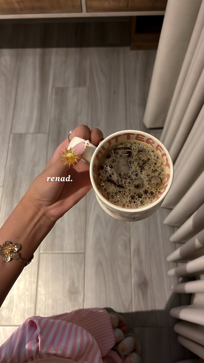 r3w__'s tweet photo. عريــكه وقهوه سوداء Oohh😋👌🏼 https://t.co/nQ5bacMNbt