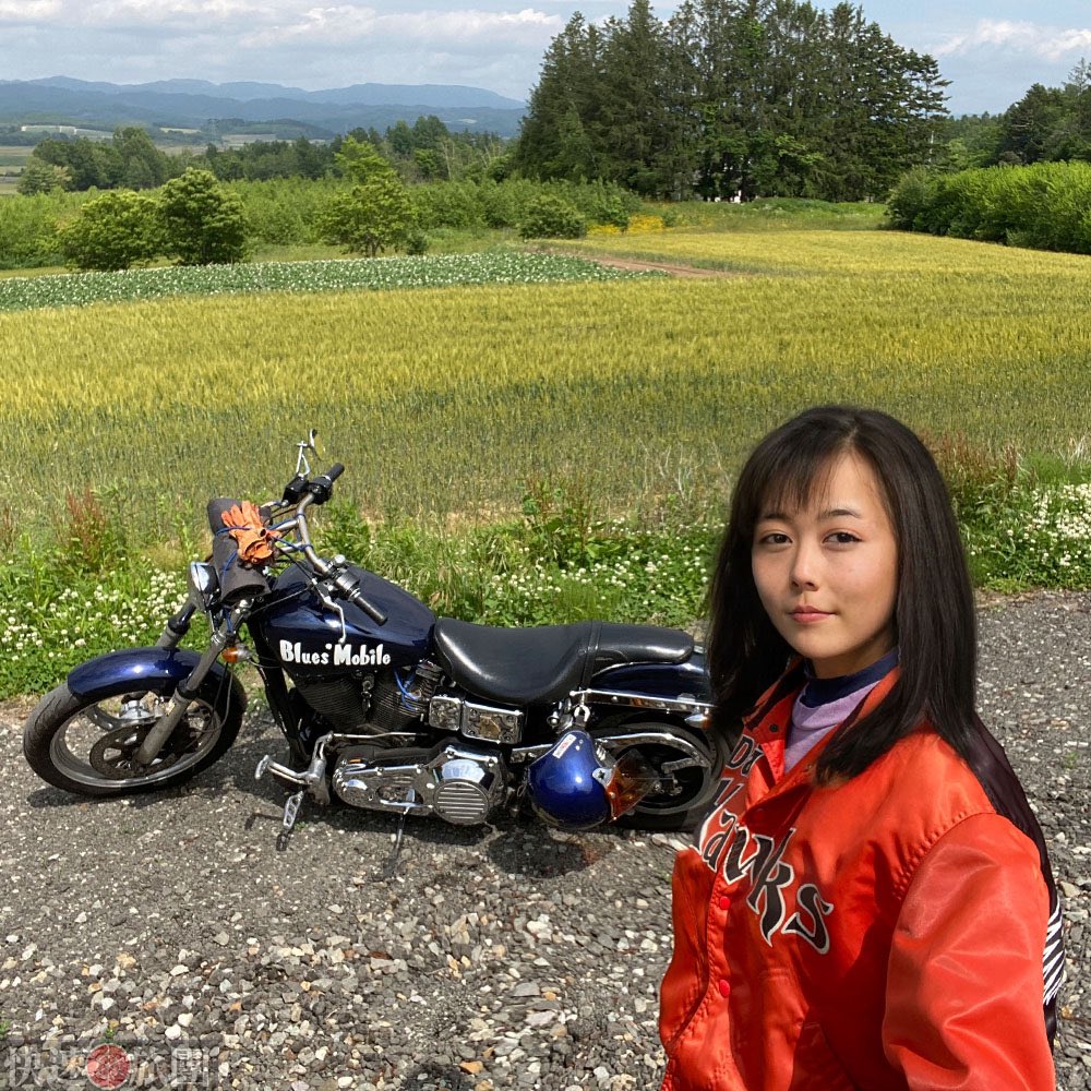 kaisoku_ryodan's tweet photo. (´ー｀)もーにん 
ジャガイモ＆麦畑でもう1ショット。前立てがスナップ式のスタジャンまかないだと暑くて寒い、そんな頃合いです。 https://t.co/qHxZcvFZwK