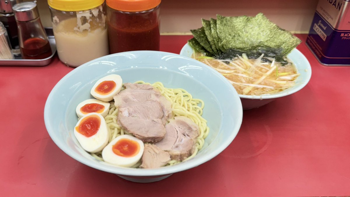 TKM_ramen's tweet photo. ラーメンショップ 牛久結束店@茨城県牛久市
ネギつけチャーシュー麺（大盛）
太麺
味付玉子×2
麺カタメ

#ラーショ
#ラーメンショップ
#ラーメンショップ牛久結束店 https://t.co/nV7XyOIzcD