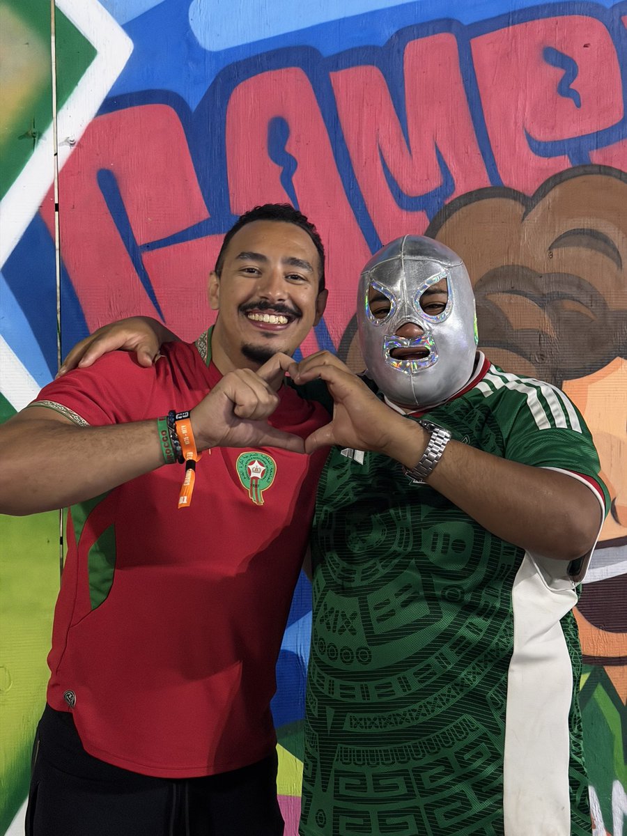 Jafkech's tweet photo. Les marocains etaient des Rocks Stars hier à Monterrey, on faisait pas 5 metres sans que des gens veuillent des photos, carrément ça faisait la queue 😂

Gracias Mexico, increíble bienvenida
 🇲🇽❤️ https://t.co/TZ5LXtIl5p