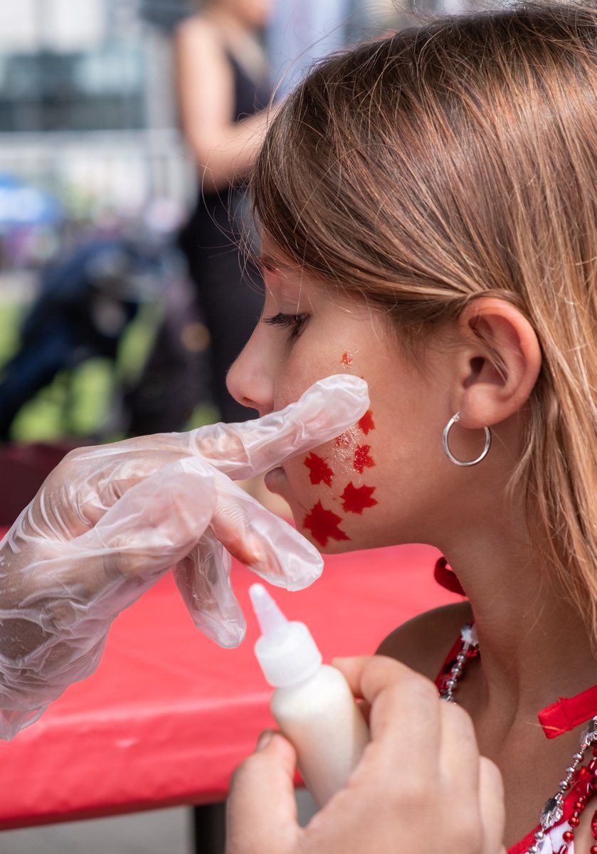 cityoftoronto's tweet photo. Canada Day is almost here, Toronto! 🍁🎉
 
Whether you're planning a beach day, park picnic, museum visit or heading to see the fireworks, there's something for everyone happening across the city!

🎆 Fireworks go off at 10 p.m. at:
📍Ashbridges Bay Park (flagship show!)
📍Stan Wadlow Park
📍Mel Lastman Square
📍Amesbury Park
📍Milliken Park
📍Harbourfront Centre
📍 Downsview Park
🚨❌ NOTE: There are no fireworks at Nathan Phillips Square, Centennial Park, Fort York or Thomson Memorial Park ❌🚨
 
🏛️ Visit select Toronto History Museums with free family programming
🏖️ Cool off at a City pool, beach or splash pad
🚍 Take the TTC to avoid traffic (extra service on key routes!)
💥 Reminder: Fireworks are only allowed on your property until 11pm. Never in parks or public spaces.
 
Plan your day: https://t.co/A3xwqnN7II 

Stay safe, support local, and have fun! ❤️🤍