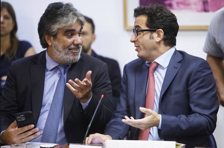 abrilcba_'s tweet photo. Un funcionario de la ARCA declaró en la causa por las SIRA que los permisos para importar se definían en la Dirección Nacional de Gestión Comercial Externa durante el gobierno de Fernández, esa dependencia funcionaba bajo la conducción de Germán Cervantes. Hombre de Massa. https://t.co/e0YUIWND4e