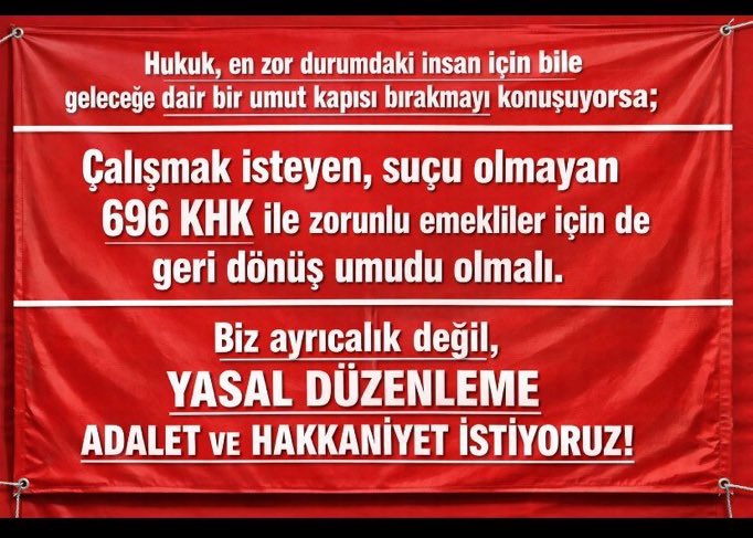 Seyhan798271651's tweet photo. 696 sayılı KHK ile getirilen zorunlu emeklilik uygulaması, binlerce kamu işçisini genç yaşta ve düşük maaşlarla sistemin dışına itti. Çalışma hakkı anayasal bir haktır! Bu adaletsizliğe son verilmeli, mağduriyetler ivedilikle giderilmelidir. #696KHK @RTErdogan @abakingurlek https://t.co/s5dwrLfHcZ