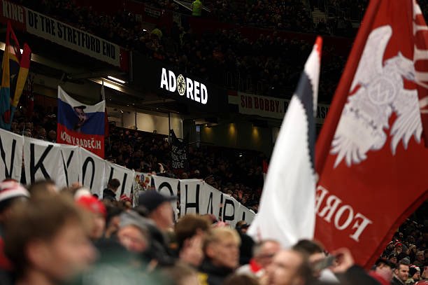 Guerrilla33's tweet photo. Stretford End https://t.co/0hYG8Ruxtx