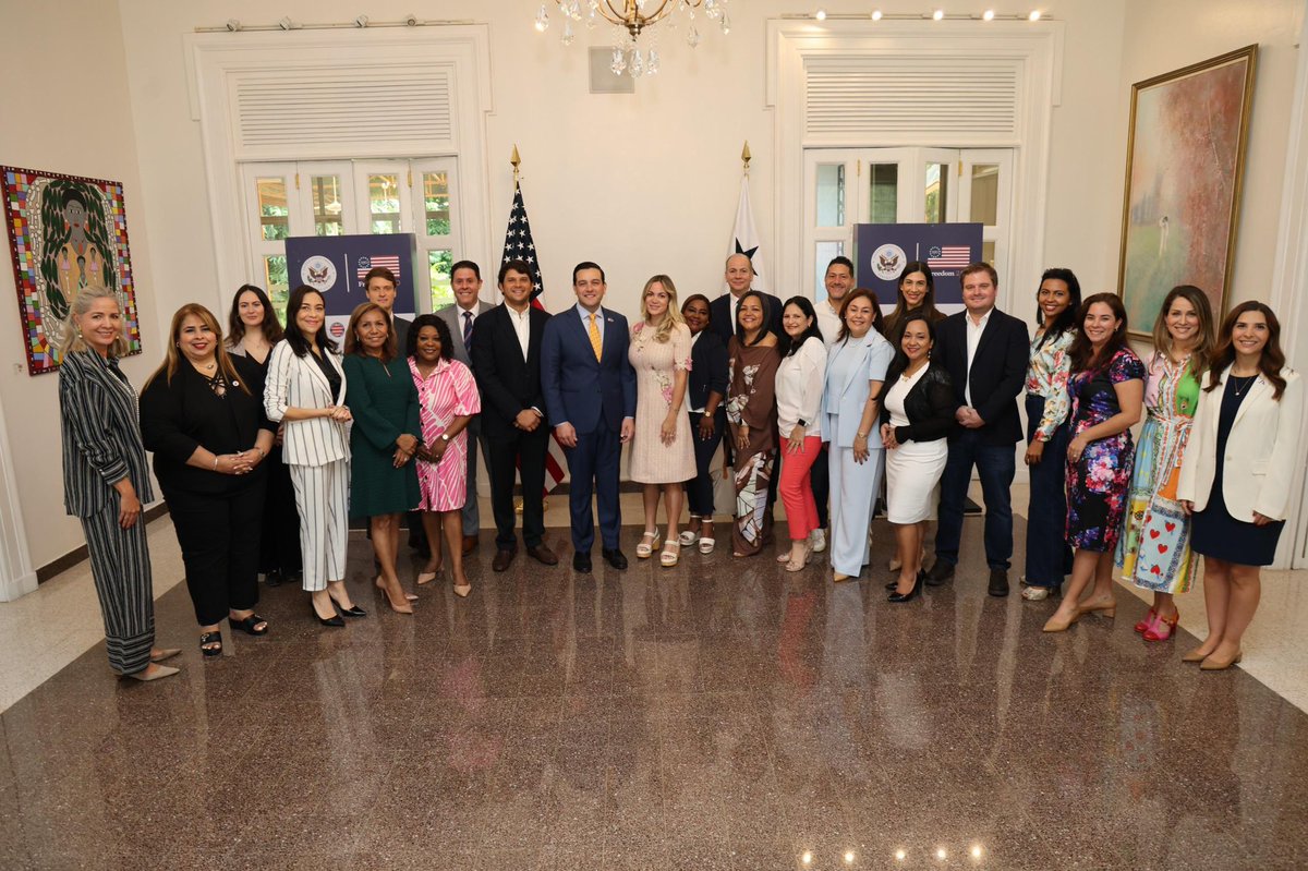 USAmbassadorPAN's tweet photo. Gracias a nuestros patrocinadores por apoyar las Great American Fairs de Freedom 250 en Colón y Casco Viejo.

Su colaboración hizo posibles el show de autos y las exhibiciones, ayudándonos a celebrar el 250 aniversario de Estados Unidos. 🇺🇸 https://t.co/Oox753zlE1