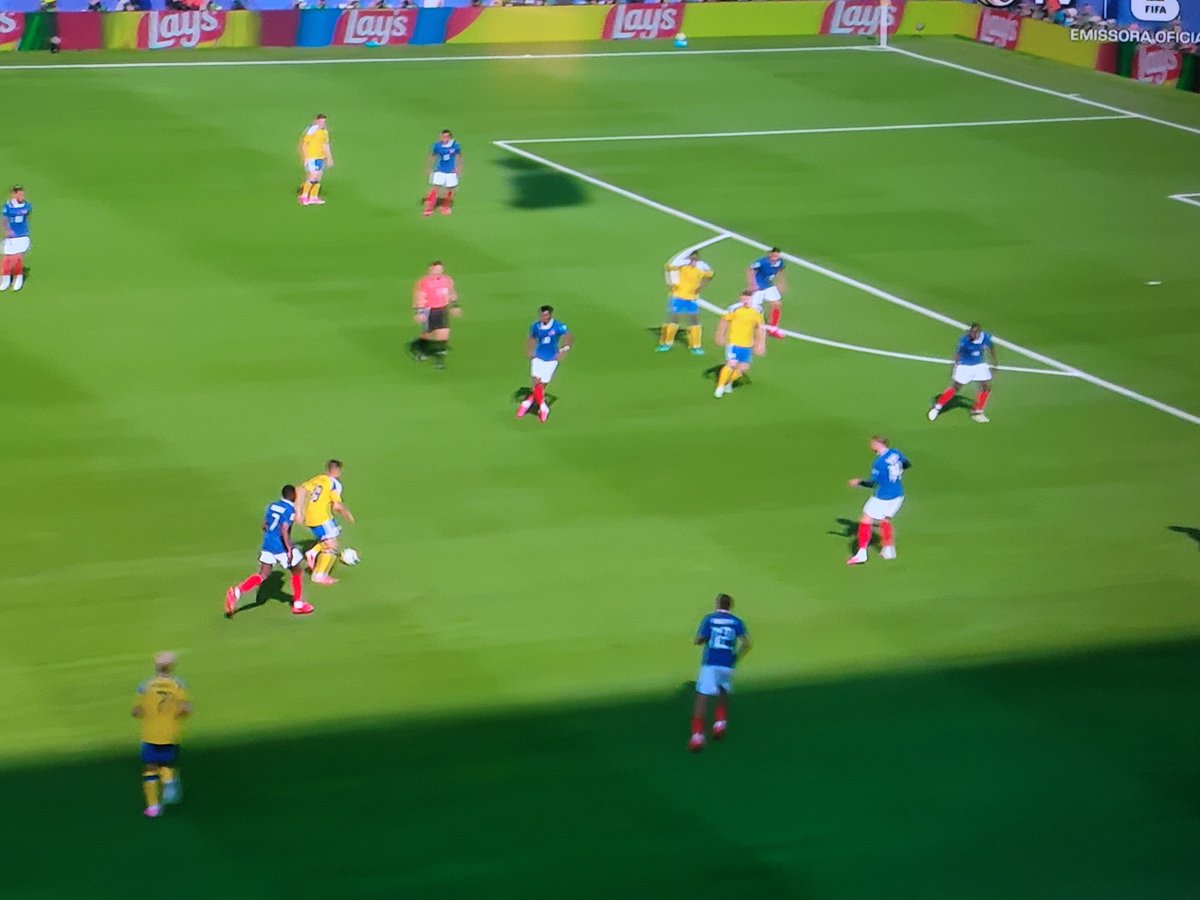 jogosperdidos's tweet photo. Que coisa mais linda um jogo de Copa do Mundo sem as seleções com uniformes monocromáticos e com suas combinações tradicionais. Esse perfil é 100% contra uniformes de uma cor apenas. https://t.co/PouJ7c4ib2