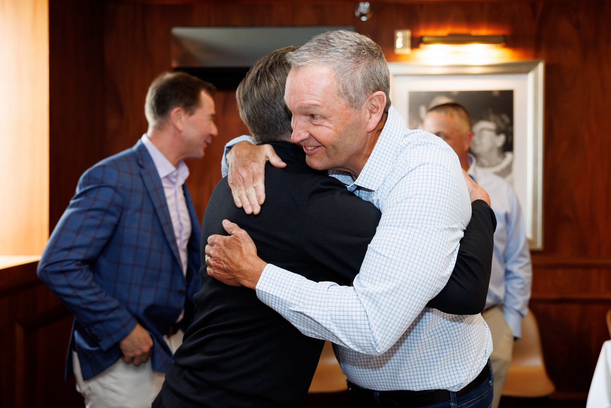 slax0's tweet photo. Of course on his last day at UK, Mr. B stops in the Comms/PR office to tell US thanks. You’re the best. We thank YOU, @UKMitchBarnhart, for all you’ve done for UK Athletics these last 24 years. We love you! Happy retirement! https://t.co/lWmzd9xzpT