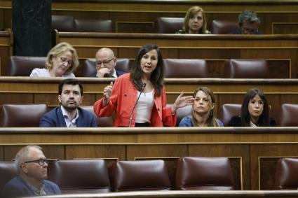 DiasporaEspa's tweet photo. #PP y VOX inician la cruzada anti española en el exterior mostrando su pacto oculto contra la #Diáspora #latinoamericana y #Saharaui.
30 de junio de 2026 TUVOZ Revista Informativa
El Congreso de los Diputados ha desbloqueado la ley para conceder y acelerar la obtención de la nacionalidad #española a la población saharaui tras aprobar el dictamen en ponencia con los votos de la mayoría progresista y el rechazo del Partido Popular (PP) y Vox.
El avance del texto normativo —originalmente impulsado por Sumar y pactado con el #PSOE, #ERC y #EHBildu— supone un hito histórico tras medio siglo del abandono español del #SáharaOccidental .
De confirmarse el calendario, la ley se aplicará seis meses después de publicarse en el Boletín Oficial del Estado (BOE) si antes no llegara al poder la Extrema derecha de #Vox junto con al #PartidoPopular para bloquear, derogar o judicializacion de esta Ley y las nacionalidades otorgadas por la ley de Memoria Democrática.
#podemos
https://t.co/mkpxUJqCcX
