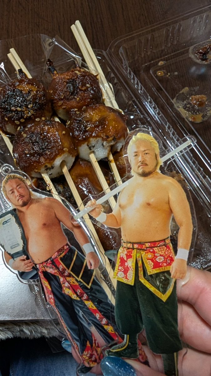 taiko0405's tweet photo. 1日1道雄　　

みそぎ団子と道雄
猫氏の社長からいただきました
一年の半分である6月末に食べると
夏を元気に乗り切れるんだって！
五平餅みたいなもの？かと思ったら
中にあんこが入ってて
しょっぱ甘くて柔らか食感で美味しかったです😊

道雄、今日はほどほどにいこ（水曜）

#影山道雄 https://t.co/73ujX6k94R