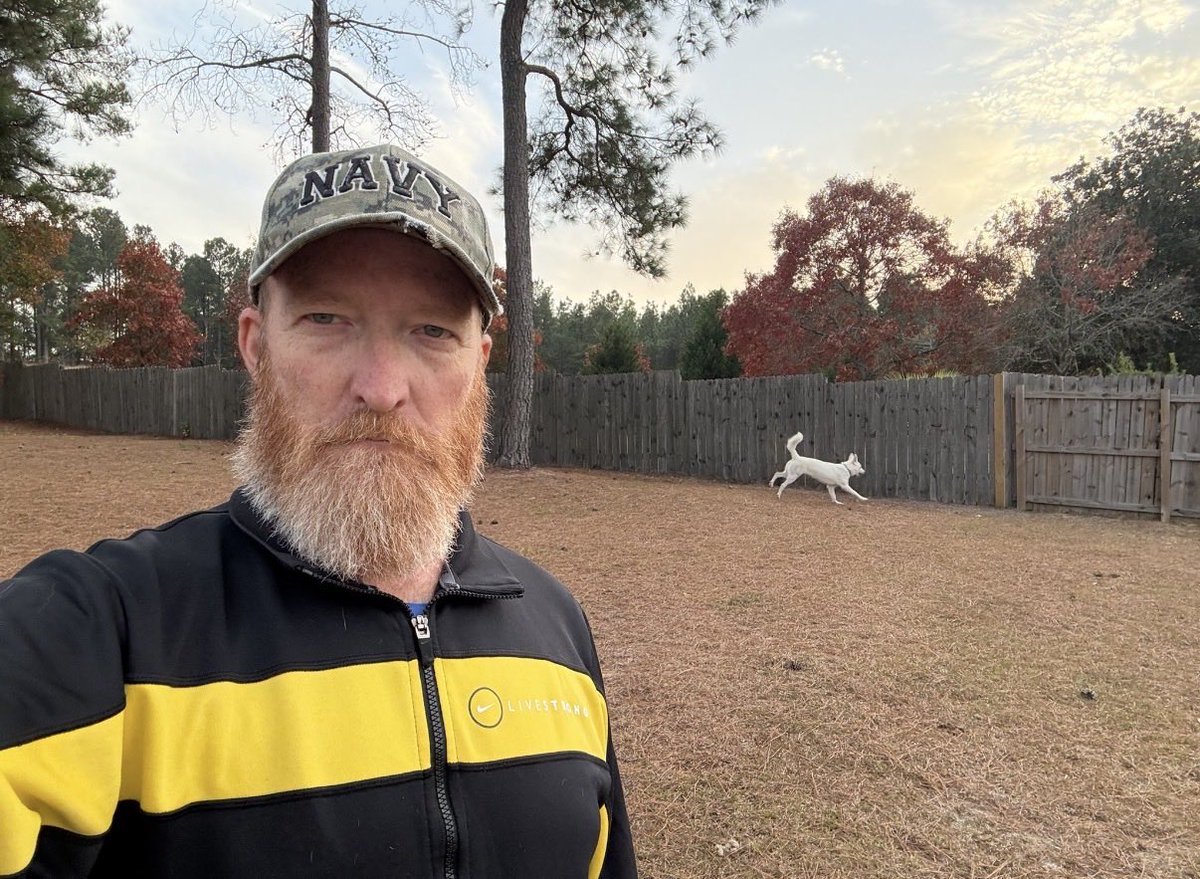 ThomasMurphy4SC's tweet photo. As June concludes, the end of Cancer Awareness month, please remember everyone who’s ever battled the medical war. #LIVESTRONG @livestrong @SU2C Cancer Sucks! https://t.co/VpYKYfmTTl