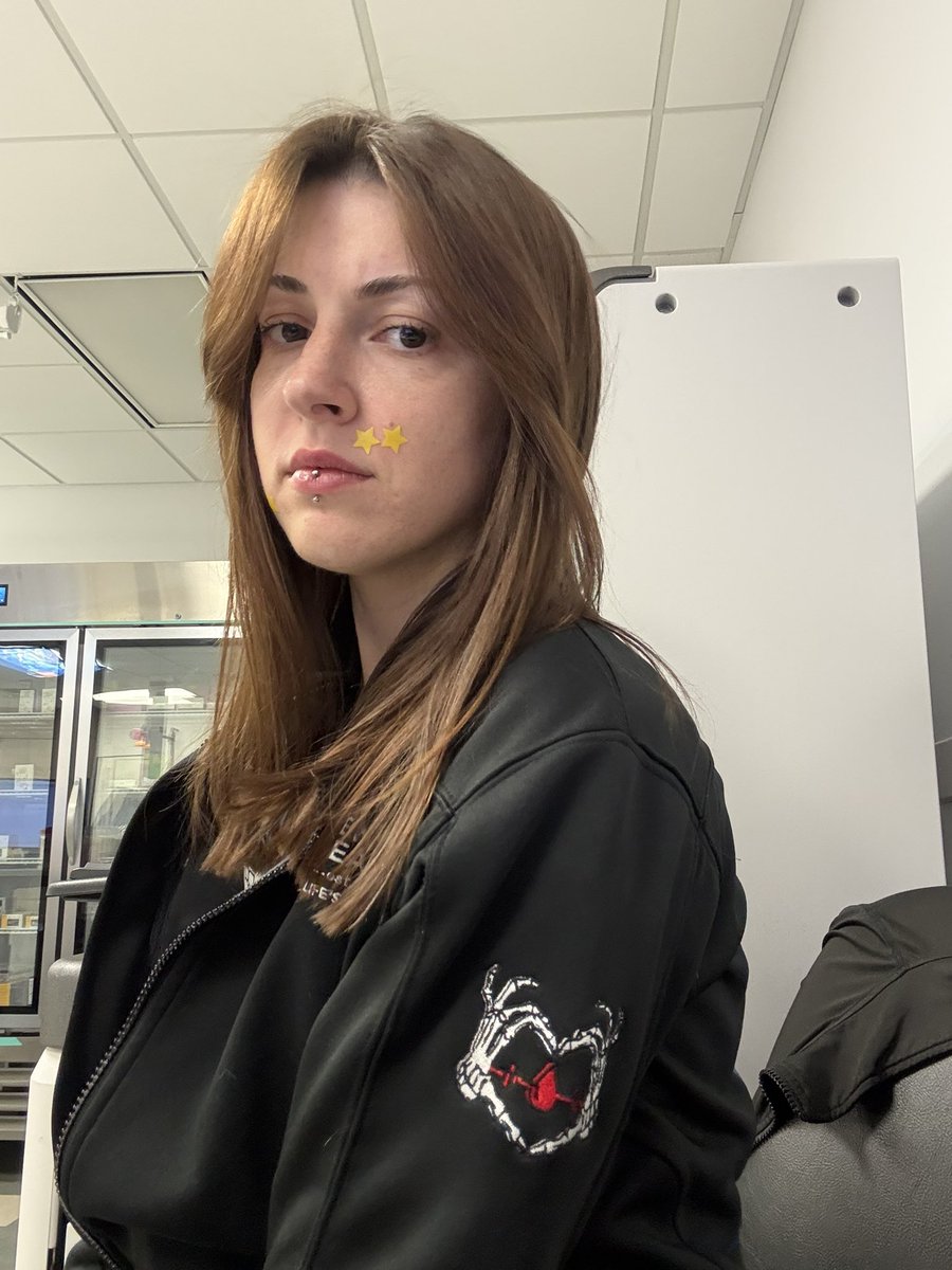 haderbee's tweet photo. No matter what I dye my hair is always ends up back to this weird light brown and I hate it 😩 https://t.co/w1yhQ1FJZr