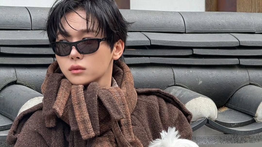 hanniedust's tweet photo. #VerkwanAu mini au

Seungkwan está harto de los hombres y las decepciones que estos le han traído. Estaba decidido a rendirse hasta que apareció un problema más vestido de negro y con una guitarra en las manos que para nada era su tipo. O eso hasta que le sonrió. https://t.co/d4NzjlBzZW